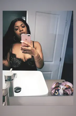 OnlyFans account  plumdoll avatar 1