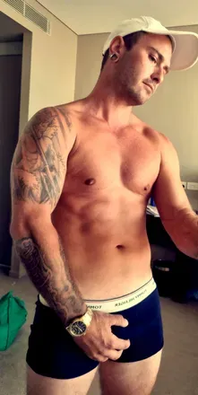 OnlyFans account  weaponworld avatar 1