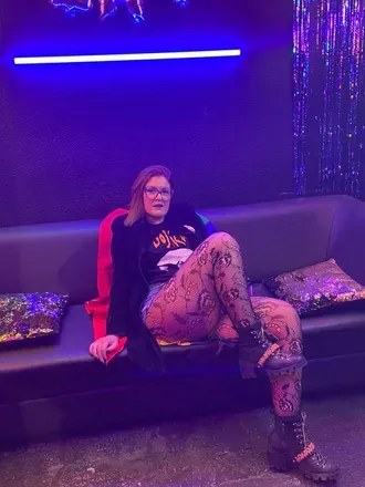 OnlyFans cuenta rainhapeaches header 2