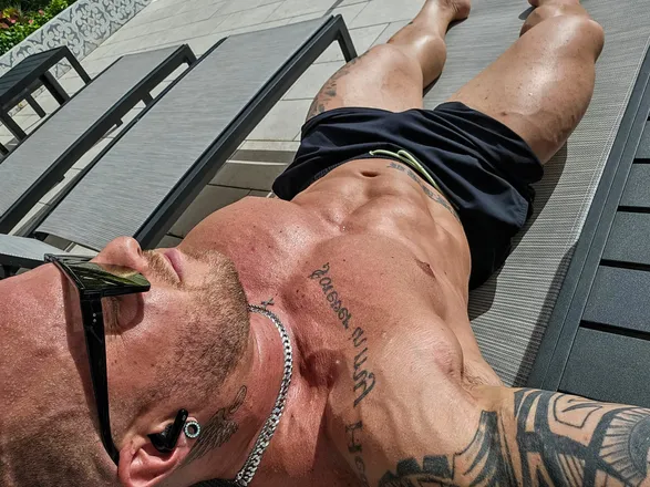 OnlyFans cuenta megatrom07 header 2
