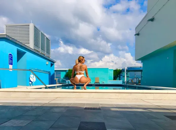 OnlyFans cuenta u104281832 header 2