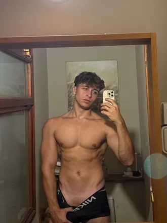 OnlyFans cuenta axel.logan header 2