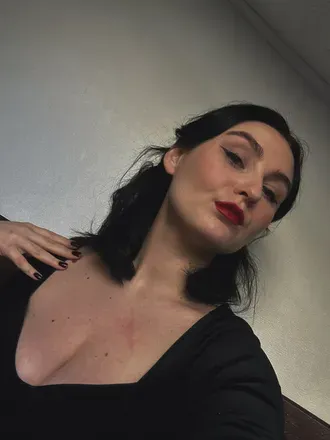 OnlyFans account  madamescarletnoir header 2