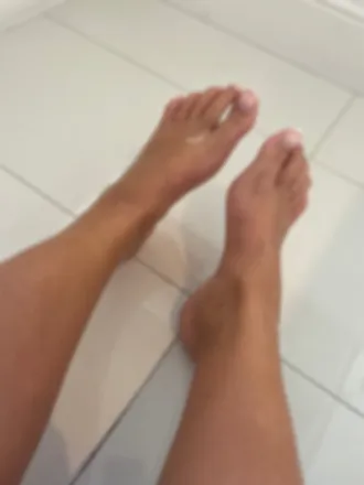 OnlyFans cuenta lilymaefeet header 2