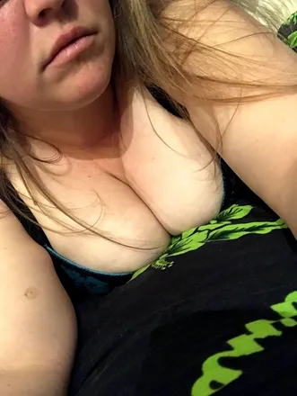 OnlyFans cuenta bigtittytightkitty header 2
