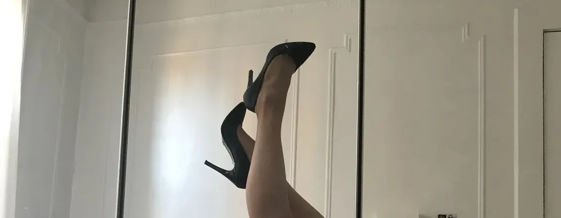 OnlyFans account  feet_pics_against_putin header 2