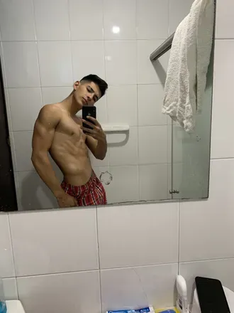 OnlyFans account  uffsanti avatar 1