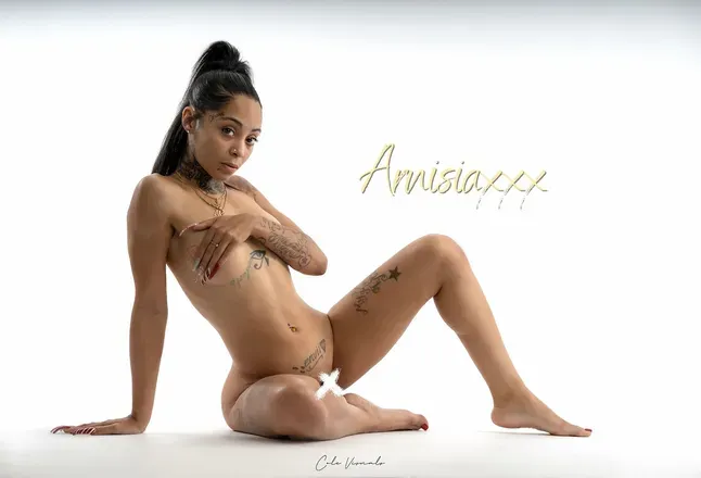 OnlyFans cuenta arnisiaxxx header 2