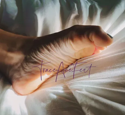 OnlyFans cuenta traceacefeet header 2