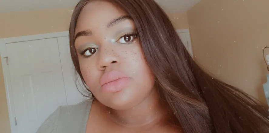 OnlyFans cuenta neonprincess18 header 2