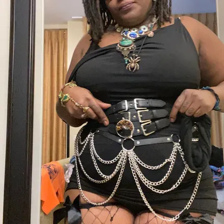 OnlyFans cuenta younqueen header 2