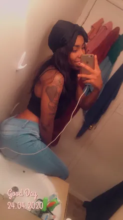 OnlyFans cuenta tharealbratt_ header 2