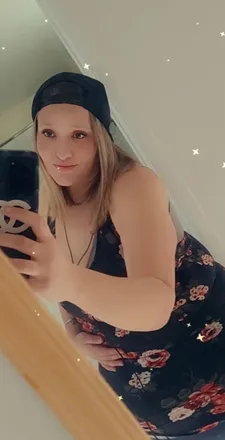 OnlyFans cuenta carolynared header 2