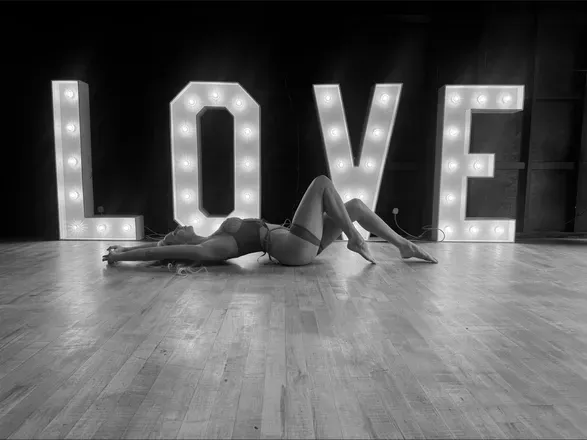 OnlyFans cuenta cmariel1990 header 2