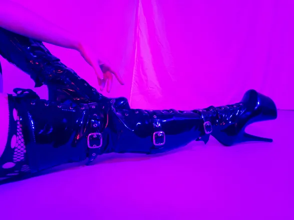 OnlyFans cuenta kemonocrushxox header 2