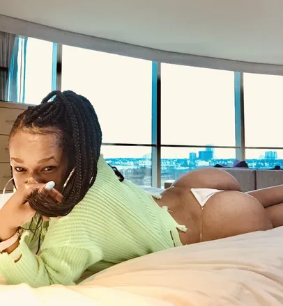 OnlyFans cuenta ebonychanel5 header 2