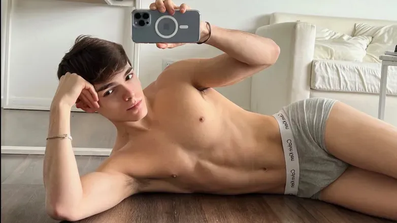 OnlyFans cuenta leo_boy18 header 2