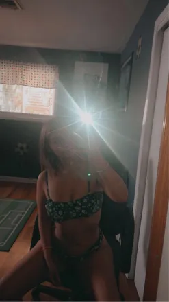 OnlyFans account  epeachy header 2