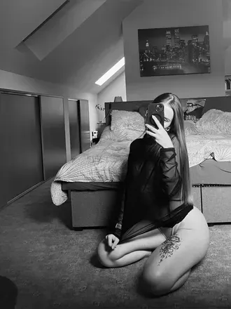 OnlyFans account  caarolinee avatar 1