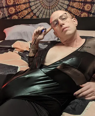 OnlyFans cuenta peachytentacle header 2