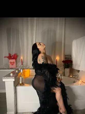 OnlyFans account  classycryss header 2