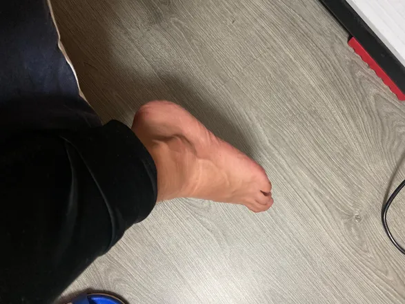 OnlyFans cuenta feetboyi header 2