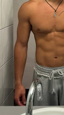 OnlyFans cuenta orange-white header 2
