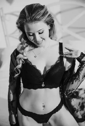 OnlyFans cuenta pixieyogi header 2
