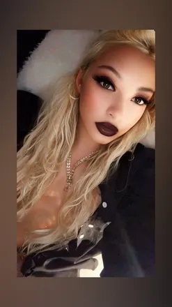 OnlyFans cuenta yellasweetz header 2