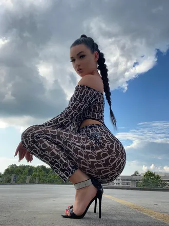 OnlyFans cuenta smokinghotgirl header 2