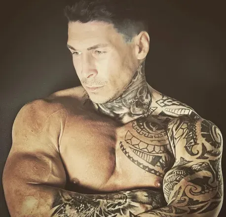 OnlyFans cuenta adonisthefallen header 2