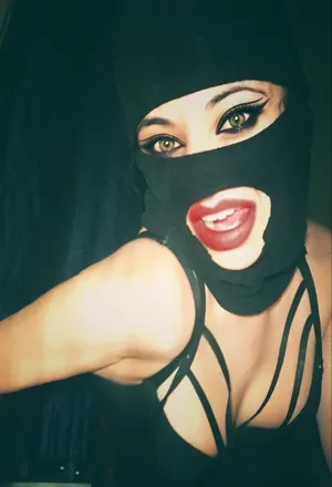 OnlyFans cuenta claraellias header 2