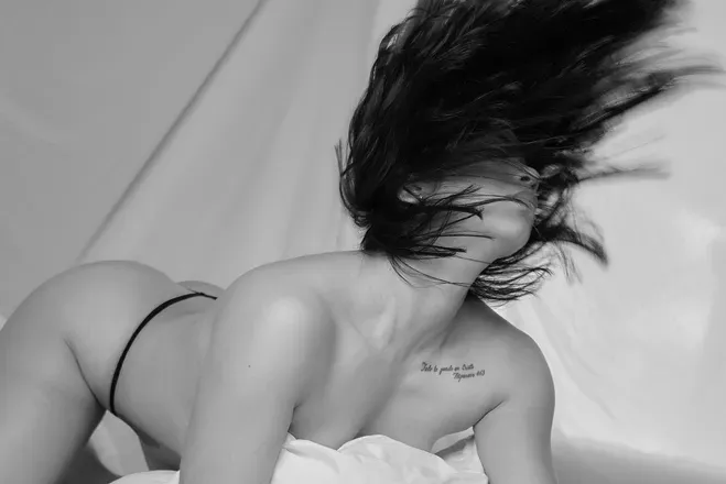 OnlyFans account  marielawong7 header 2