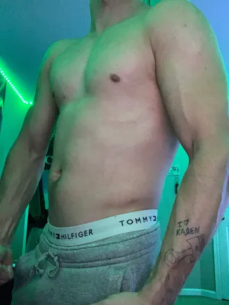 OnlyFans cuenta wiskeyboy98 header 2