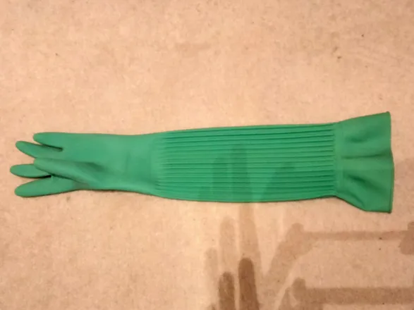 OnlyFans cuenta alexrubbergloves header 2