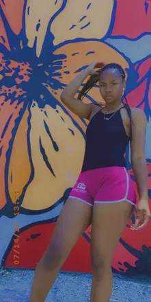OnlyFans cuenta queenariilove avatar 1