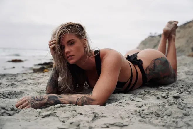 OnlyFans cuenta arie_m header 2