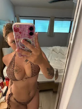 OnlyFans cuenta h3luvsher header 2