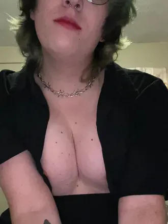 OnlyFans cuenta lavender_hatchet avatar 1