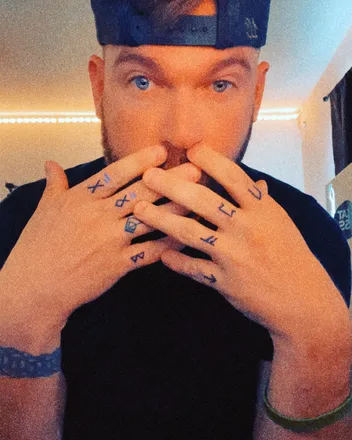 OnlyFans account  seetoee header 2