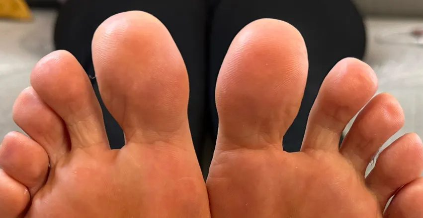 OnlyFans cuenta slyfeetwife header 2