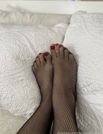 OnlyFans cuenta feetnflirt header 2