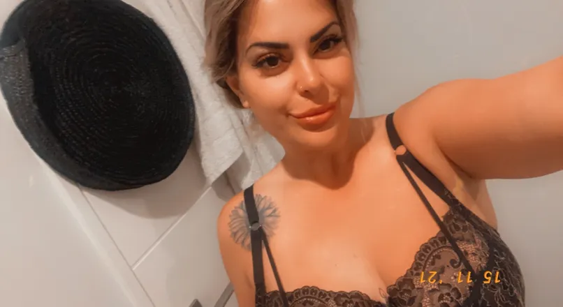 OnlyFans cuenta elenaraayy header 2