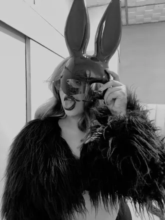 OnlyFans cuenta freyaqumqueen header 2