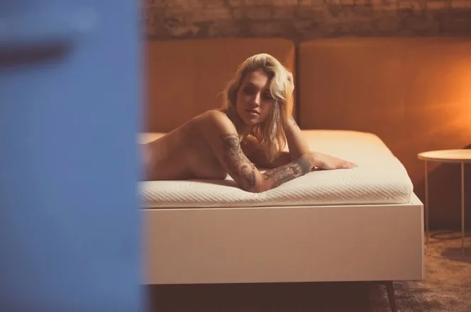 OnlyFans account  flora_13 header 2