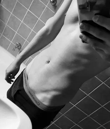 OnlyFans cuenta poorbutsexy avatar 1