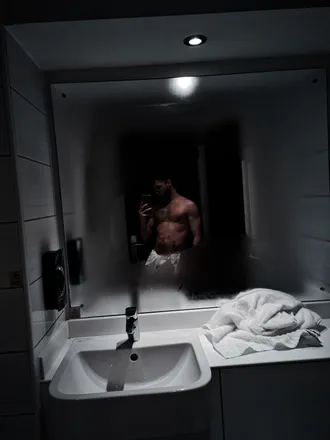 OnlyFans cuenta reyrey_92 header 2