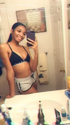 OnlyFans of trillmonroe_