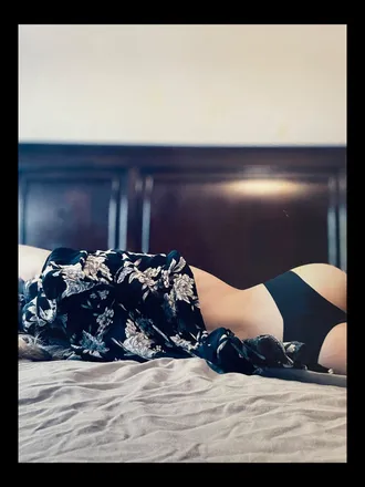 OnlyFans cuenta sweetandpetitemama header 2