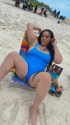 OnlyFans cuenta layed_by_chrissy header 2